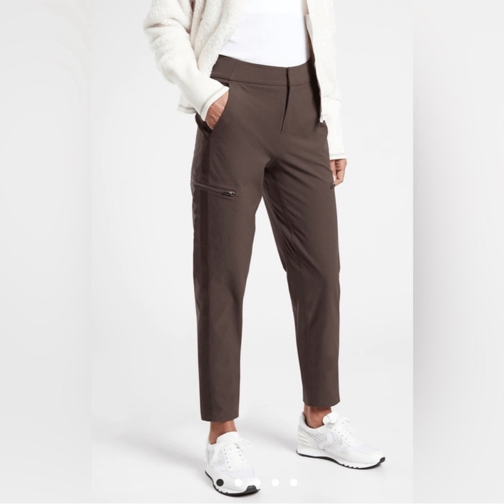 Athleta Wander Hybrid Pant Stretch Cargo Pockets Walnut Brown Women's Size 6